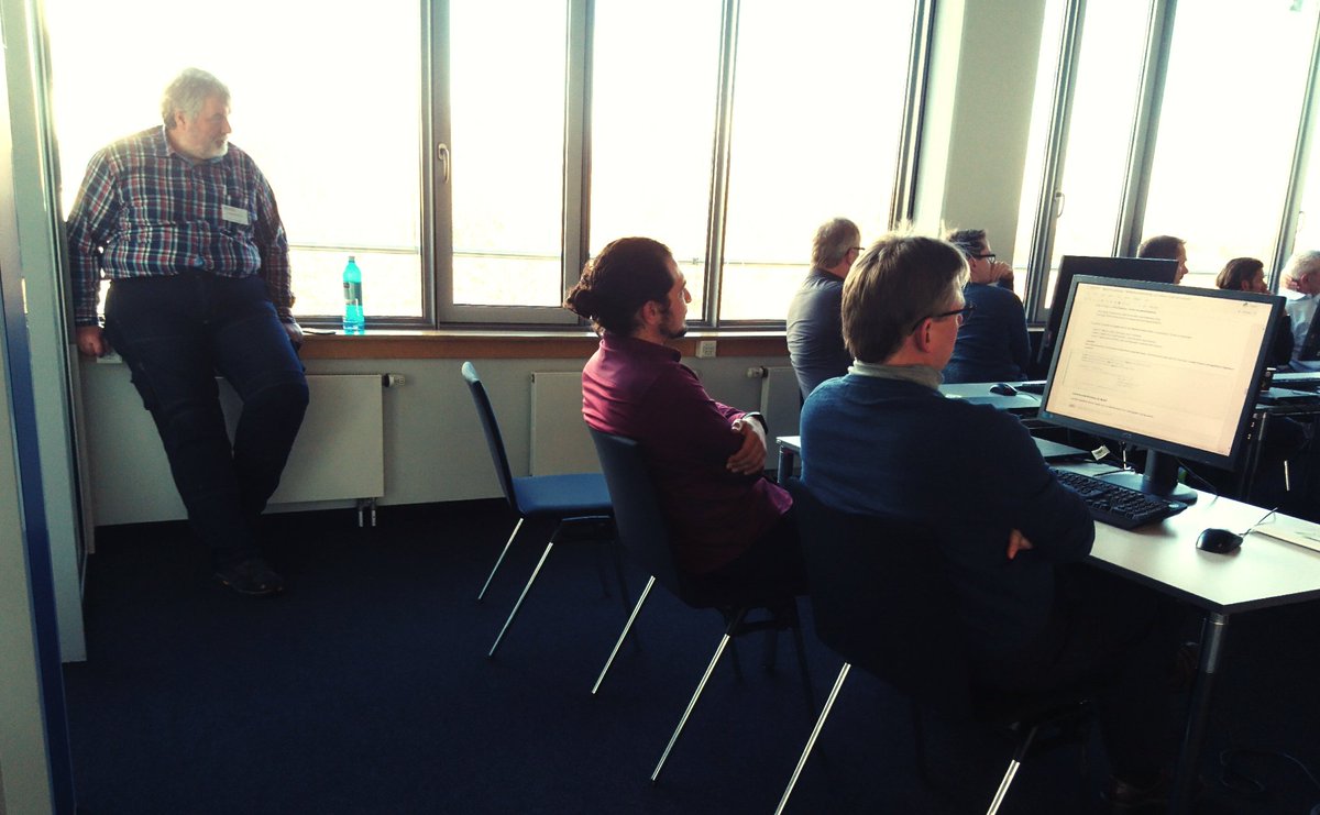 McRavi's tweet photo. Die Machine learnt, der Mensch schaut zu - in der Werkstatt auf der #zisebv2017 https://t.co/2TlPvzcB0n