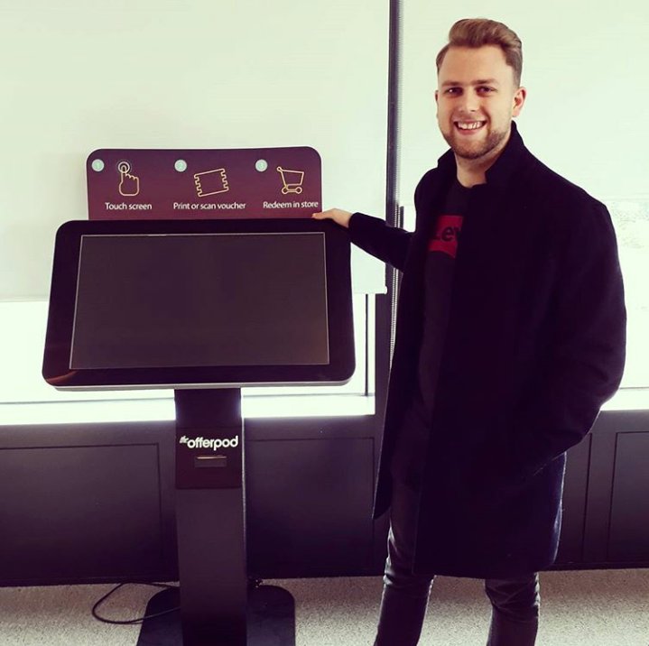 TopScreenMedia's tweet photo. Josh our Business Development manager showing off one of our Top Screen products @Theofferpod in @LeedsUBC #HumansoftheDigitalHub https://t.co/9W3i1nMgoX