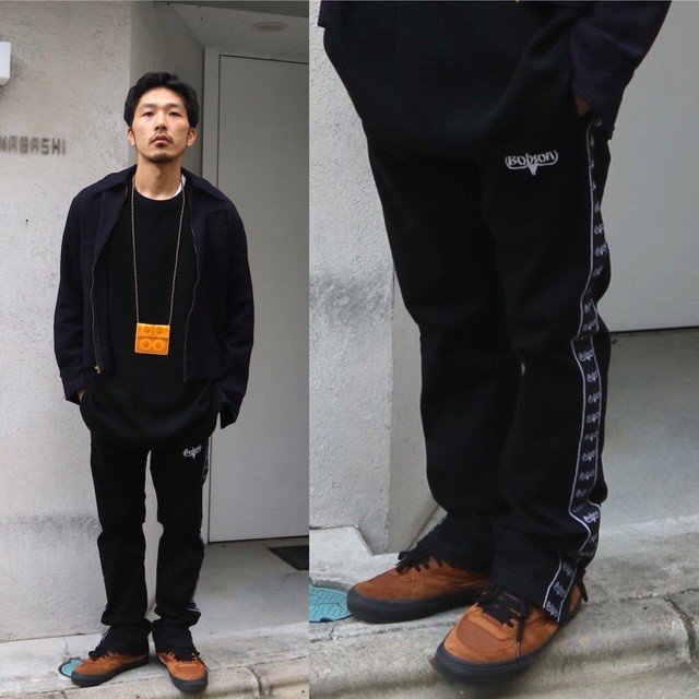 FACY_official's tweet photo. 未だ衰えないトラックパンツ人気、ここのブランドも見逃せません。 | FACY https://t.co/QFtw0A33el
#FACY #WHEIRBOBSON #トラックパンツ #LICEL https://t.co/GUPTW76ct9