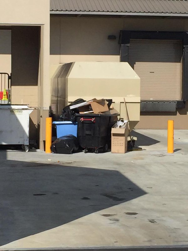 Smart_Trash's tweet photo. Compactor not collected on time? Weights vary for each pick-up? SmartTrash is designed to save money and maximize weight. #trash #waste #eco https://t.co/LeUzS1Dkti