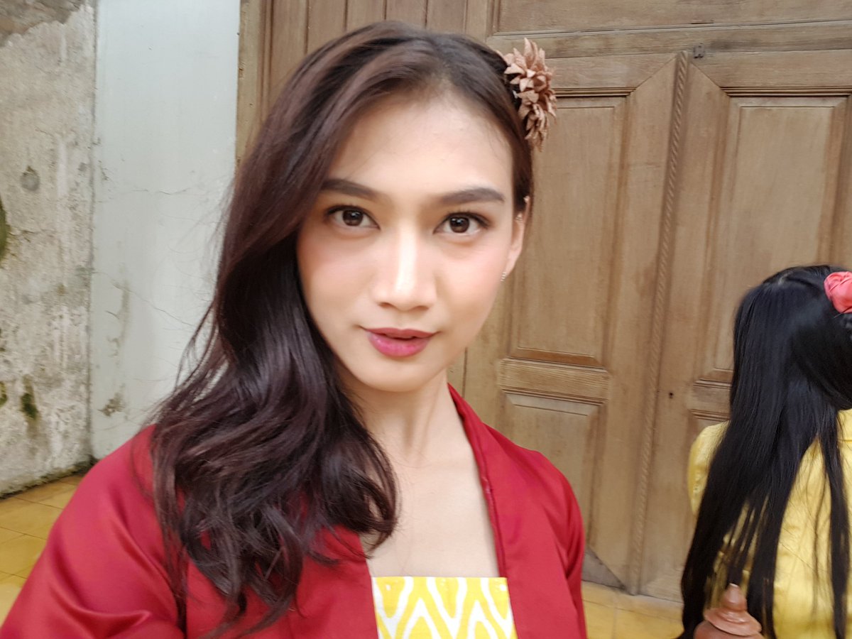 MelodyLaksani's tweet photo. Sugeng dalu! Apa kabarnya nih? Lagi pada ngapain? https://t.co/jwaMJ9EmCu