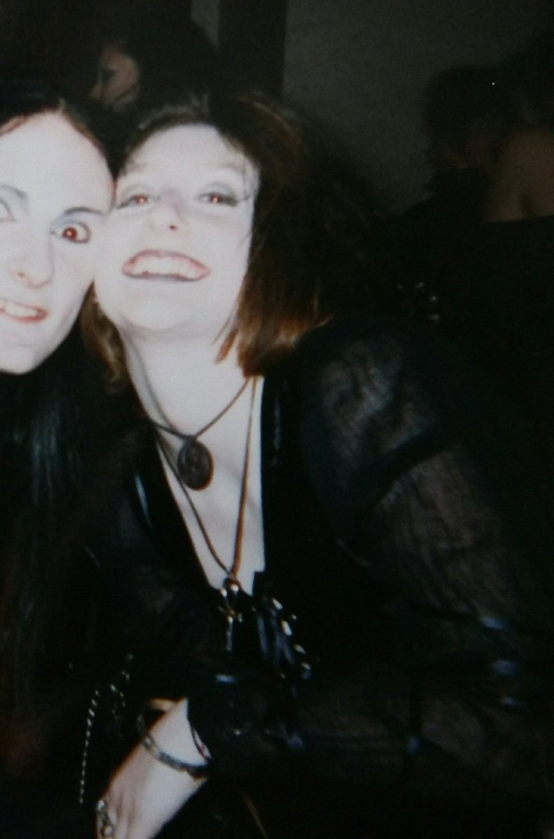 Simpson_Romance's tweet photo. @shy_holland @JSMueller_5150 #GingerGoth #badstef these aren't even big haired, but idk where the rest of them are, maybe I burnt them. Who knows?
I'm drunk in three of these I think 😂😂🙃 https://t.co/9nsctEeJe1