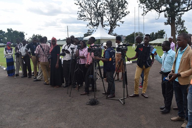 geraldmu6's tweet photo. who are the men and ladies behind the cameras during some of the @BugandaOfficial events. I salute you guys @nbstv @DembeFm @newvisionwire @DeltaTVUganda @sparktvuganda @simbaradio @sdkafeero @dkulumba1 @ntvuganda https://t.co/u5jPkeIvA7