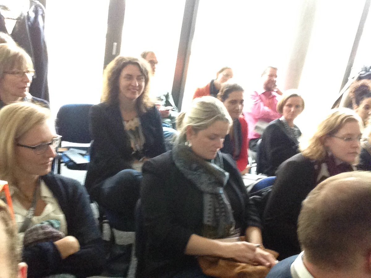 HR_ARTiXt's tweet photo. @dgfp #Minilab #Crowd mit #DBVertrieb https://t.co/9PIxY8B1Nj