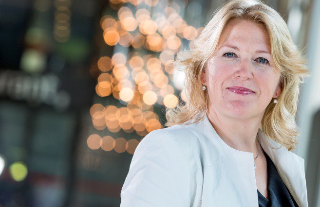 Wie wint de publieksprijs #HRtop100 van 2017? 7 december is de bekendmaking. Directeur HR <a href="/gomschoonhouden/">Gom</a> Aura Groen is 1 van de genomineerden. Lees hier haar visie: bit.ly/2AIM9FW.