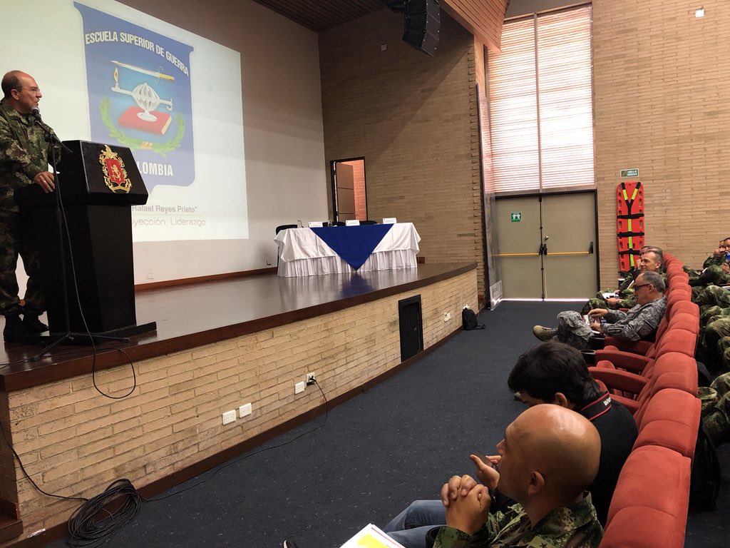 EsdegCol's tweet photo. @FuerzasMilCol @COL_EJERCITO @crees_colombia 2) Palabras del Mayor General, Ricardo Gómez Nieto. Segundo Comandante @COL_EJERCITO, en instalación “Seminario de actualización operacional @COL_EJERCITO”, para alumnos del #CEM2017 #Esdegue, del 14-17 de noviembre. Más de veinte conferencias, enfocadas a operaciones militares. https://t.co/gCg83g4swh