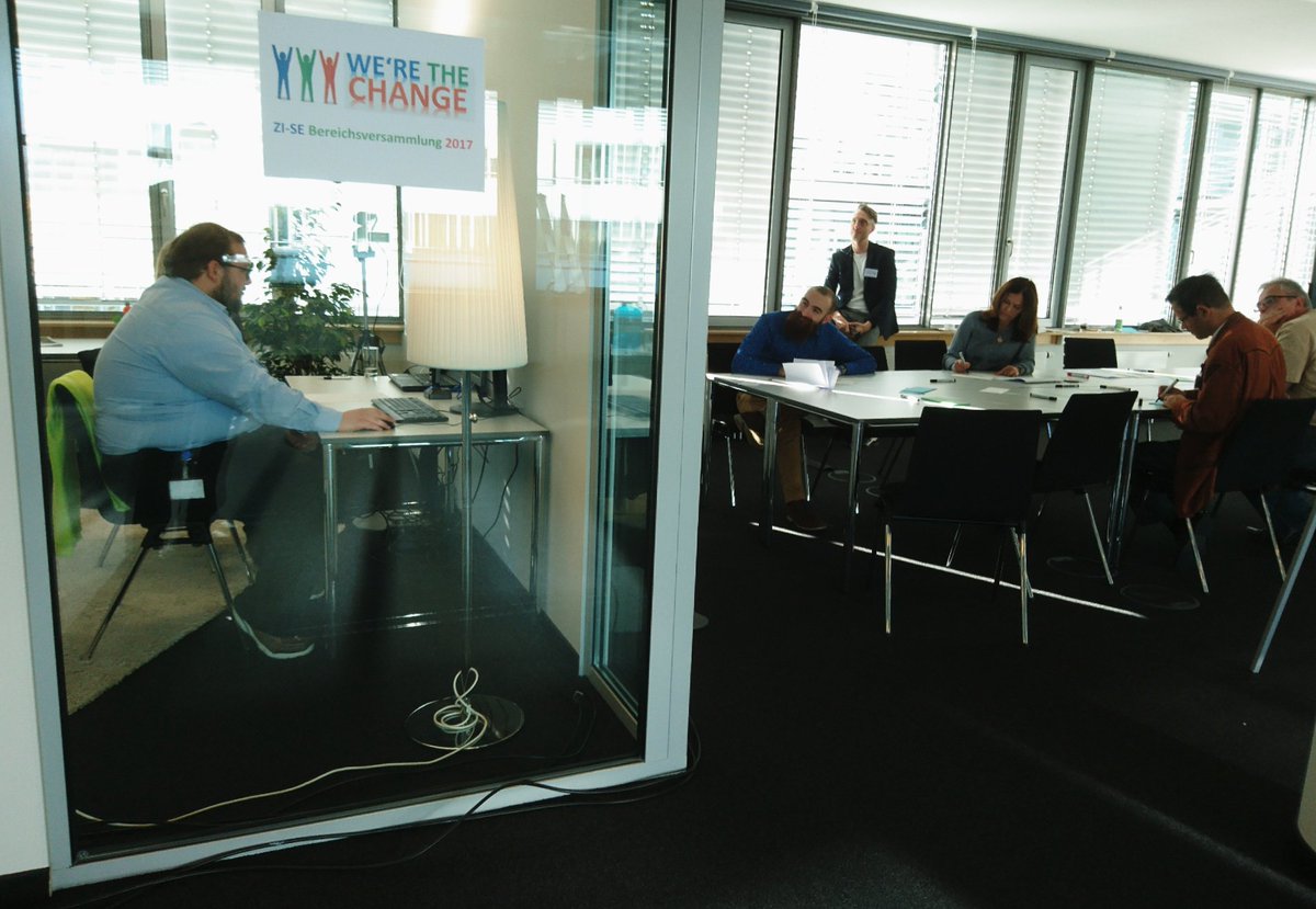 McRavi's tweet photo. Die gläserne Abschlussstrecke in der Usability Lab Werkstatt auf der #zisebv2017 https://t.co/QilwNXwQ2A