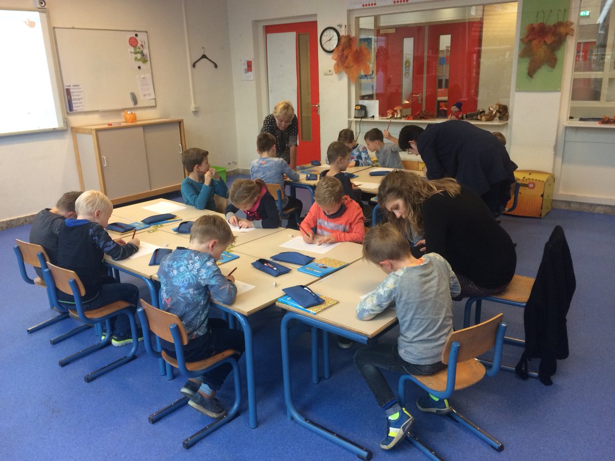 Bernardussv's tweet photo. Vandaag genieten de kinderen en het team van het bezoek van Belgische juffen en een meester. We hebben mooie #plussen en #delta’s mogen ontvangen. #TheleaderinmeNL @TheleaderinmeNL @StichtingKonot https://t.co/h9Y4cHRq36