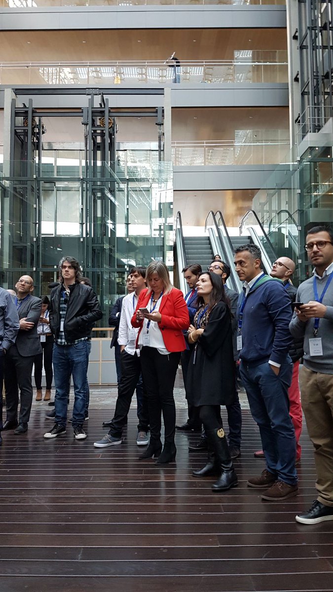 Endesa's tweet photo. Los influencers de #EnelFocusOn visitan nuestra sede, la primera en toda España en conseguir la triple certificación en #eficienciaenergética https://t.co/wfOE2ehiTP #sostenibilidad https://t.co/uygYkz3PMT