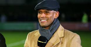 Look at my mate, he is a good mate of mine. If he is not your mate u r a bellend. People who dont like my mate I will fight at the weekend