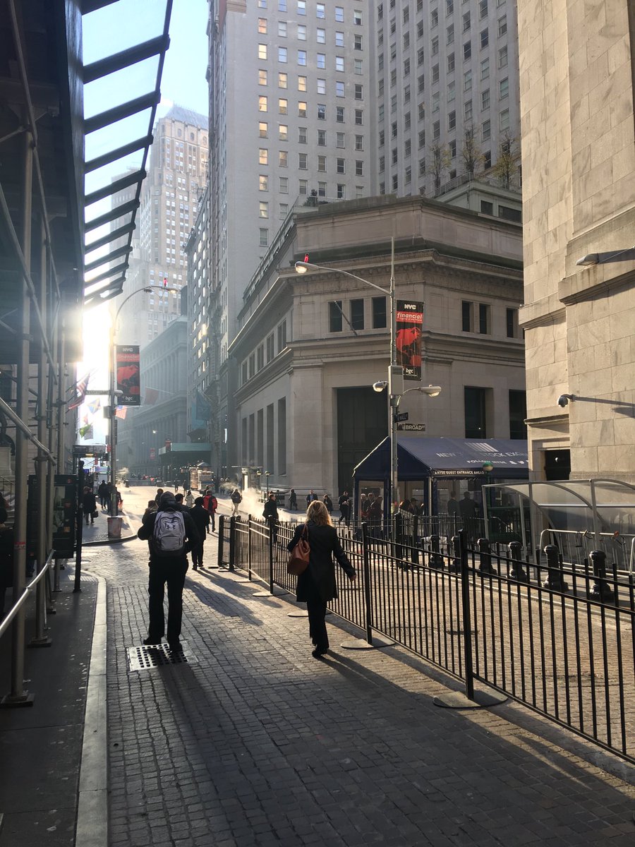 pontivi99's tweet photo. Good Morning Wall St!  Been a while.... https://t.co/kYUZaHWP6g