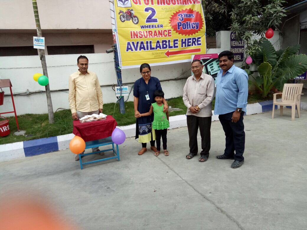 SupriyaDixit13's tweet photo. @HPCL fuel stations in the city celebrating childrens day with sweets and goody bags https://t.co/p1gu9ACMIG