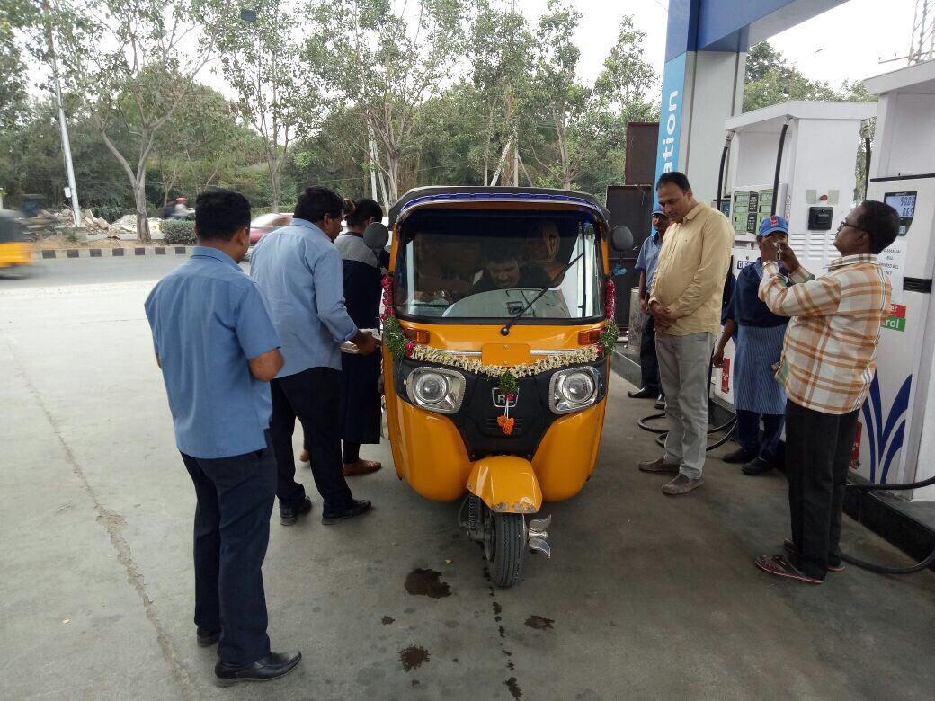 SupriyaDixit13's tweet photo. @HPCL fuel stations in the city celebrating childrens day with sweets and goody bags https://t.co/p1gu9ACMIG