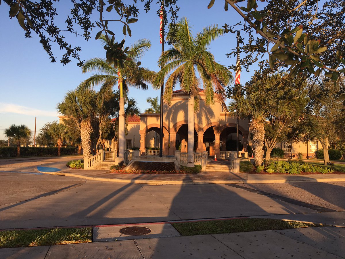 EEOC_Dallas's tweet photo. In beautiful Brownsville today training managers on EEO basics. #eeotraining https://t.co/ZBfMAGOHti
