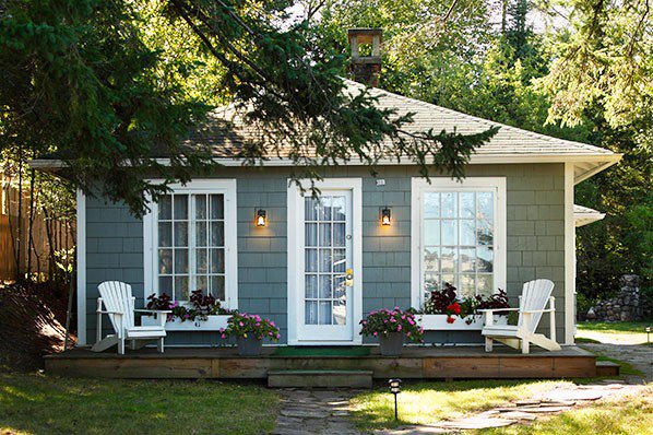 GoCottage's tweet photo. Book your stay at these beautiful #bungalows, featured on #HomeClick:
https://t.co/42af7QSbEq https://t.co/fJu5MMTxrf
#vacationrental #adk https://t.co/JrSCoisu4c