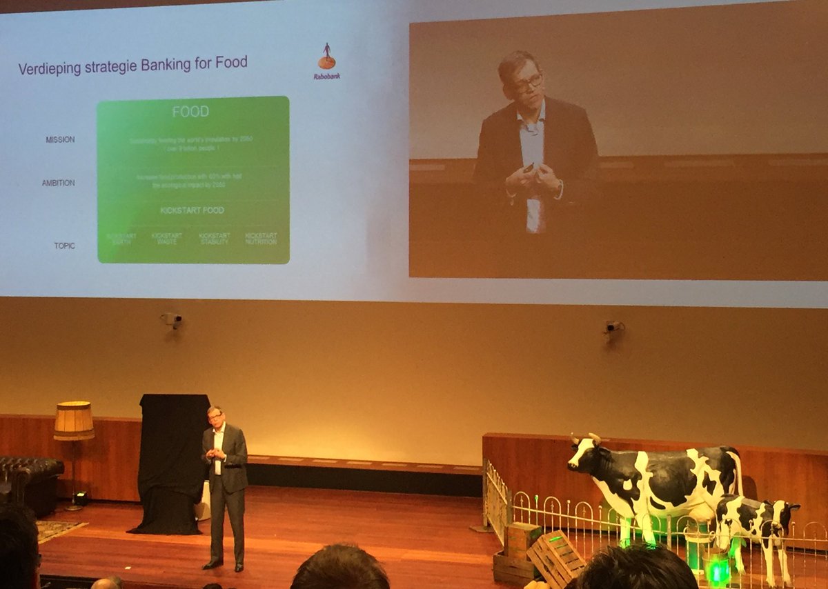 marcel_wijnen's tweet photo. Ruud Huirne van @rabobank spreekt vanmiddag over #kickstartfood. Samen met #food bedrijven uit #twente loopt nu #foodforthought challenge waarin jonge Food talenten werken aan beste idee. Finale op 28 nov! #bankingforfood @RaboTwenteOost https://t.co/hcKyhvdlQe