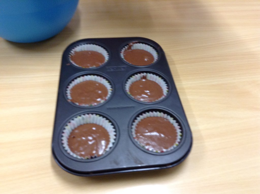MrsDuublu's tweet photo. Birthday Celebrations today! We have 3 new 6 year olds! #mrsduublusk2 #islk2 https://t.co/9KEVftCssR