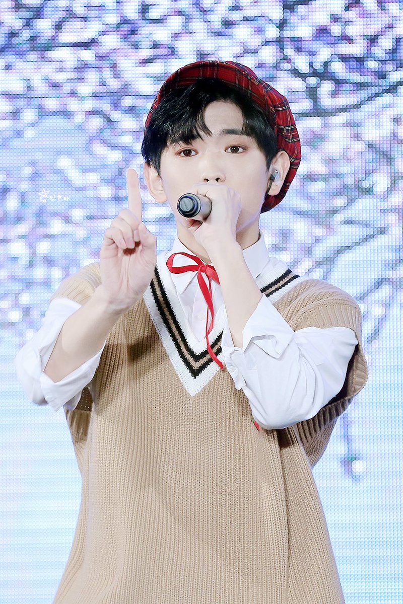 shootingstar_ew's tweet photo. #이의웅 #의웅 171113 파워오브케이

🌸🌸🌸🌸🌸🌸🌸🌸🌸🌸🌸 https://t.co/MFAFezU72P