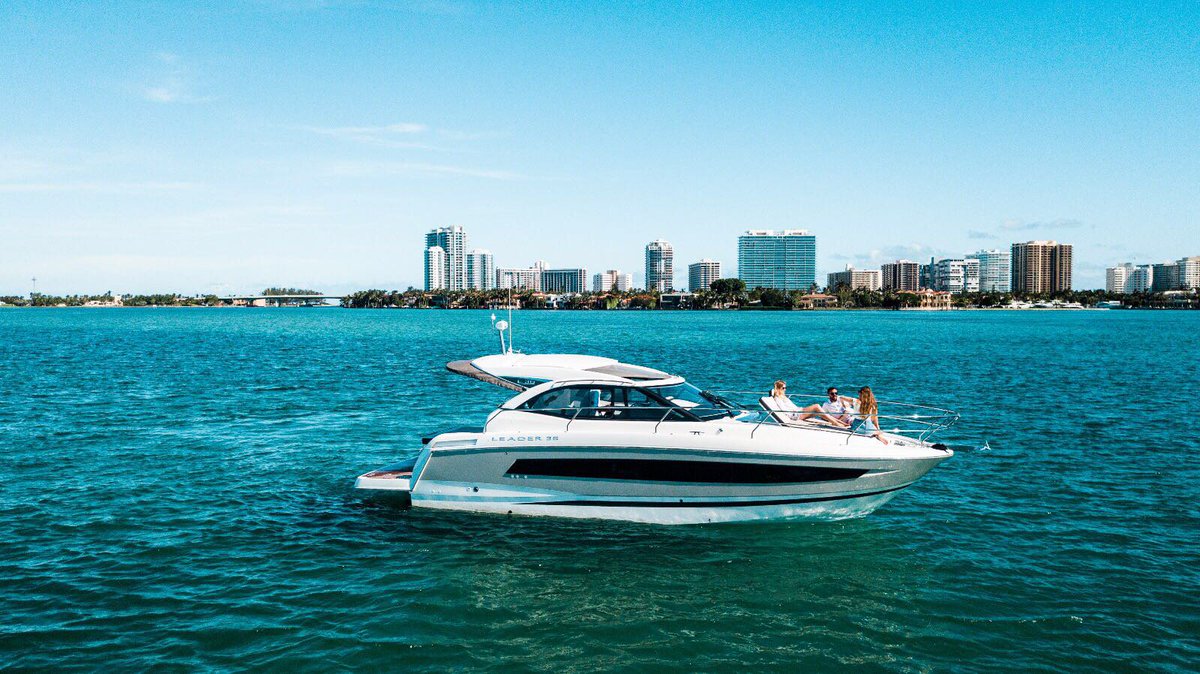 JeanneauAmerica's tweet photo. Spotted! The #Leader36 cruising near Haulover Park in Miami, Florida. #JeanneauPower https://t.co/gKVwqvK4tP