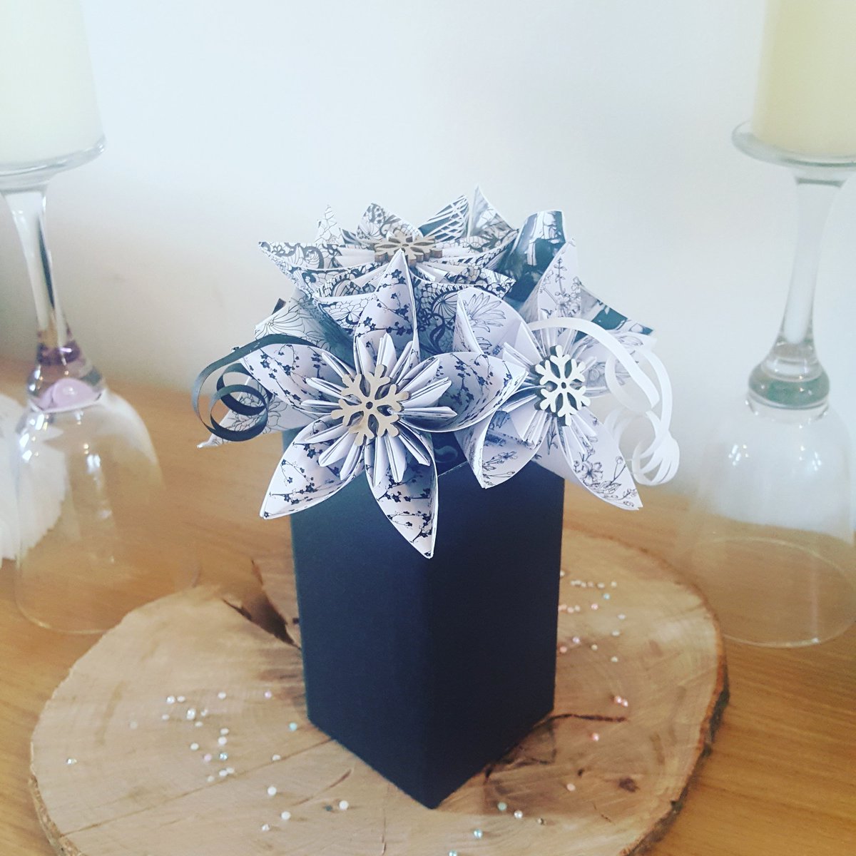chicpapercharn's tweet image. #unique #papercrafted #handmade #flower #Beautiful #giftideas #contemporaryart #snowflakes #wintercollection #OrderNOW for #christmasdelivery #thechicpaperboutqiue #crafts