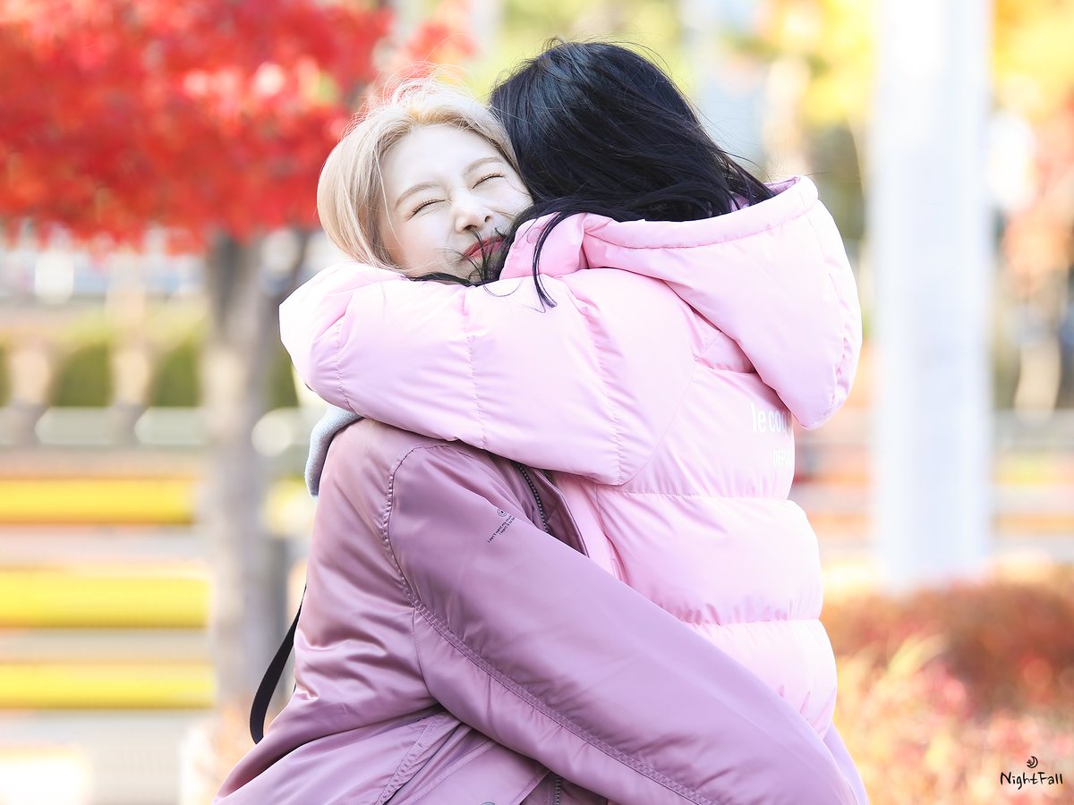 Nightfall_SNM's tweet photo. 171114 상암 미니팬미팅
소나무 의진/나현 2 pics +

의진이 화이팅 (˃͈ ^ ˂͈ ༶ )💓

#소나무 #SONAMOO #의진 #Euijin #나현 #Nahyun #I #KnewIt #아이
@SONAMOO_Euijin
@SONAMOO_Nahyun https://t.co/exYa3eGfTM