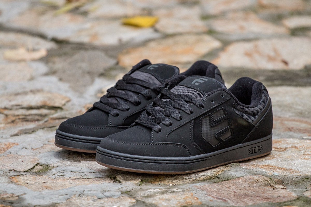 За любителите на по-обемистите модели, etnies ви е подготвил Swivel. Моделът е наличен в няколко разцветки:
bit.ly/2h5ni9D