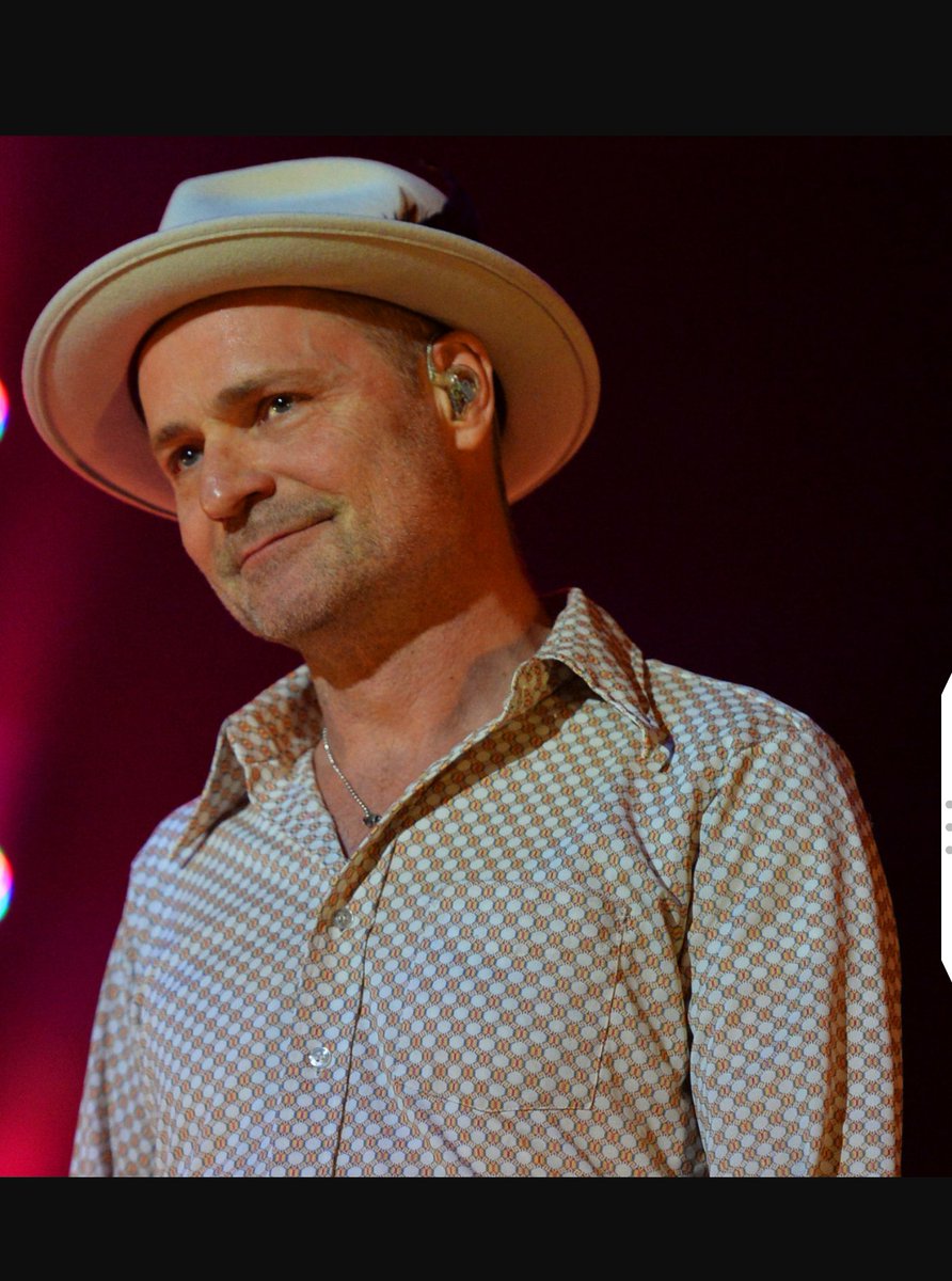 DannieD2112's tweet photo. That face 😍😥 
@JoanneG32240932 @TheHipFans @thehipdotcom @GordQuotes 
#TheHip #GordDownie #gorgeous #Canadian #missed #TheTragicallyHip https://t.co/jvCGSenTN9