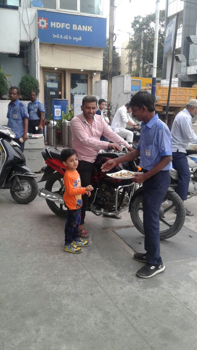 SupriyaDixit13's tweet photo. @HPCL pumps in Hyderabad today its kids time https://t.co/hXo6B7LLvT