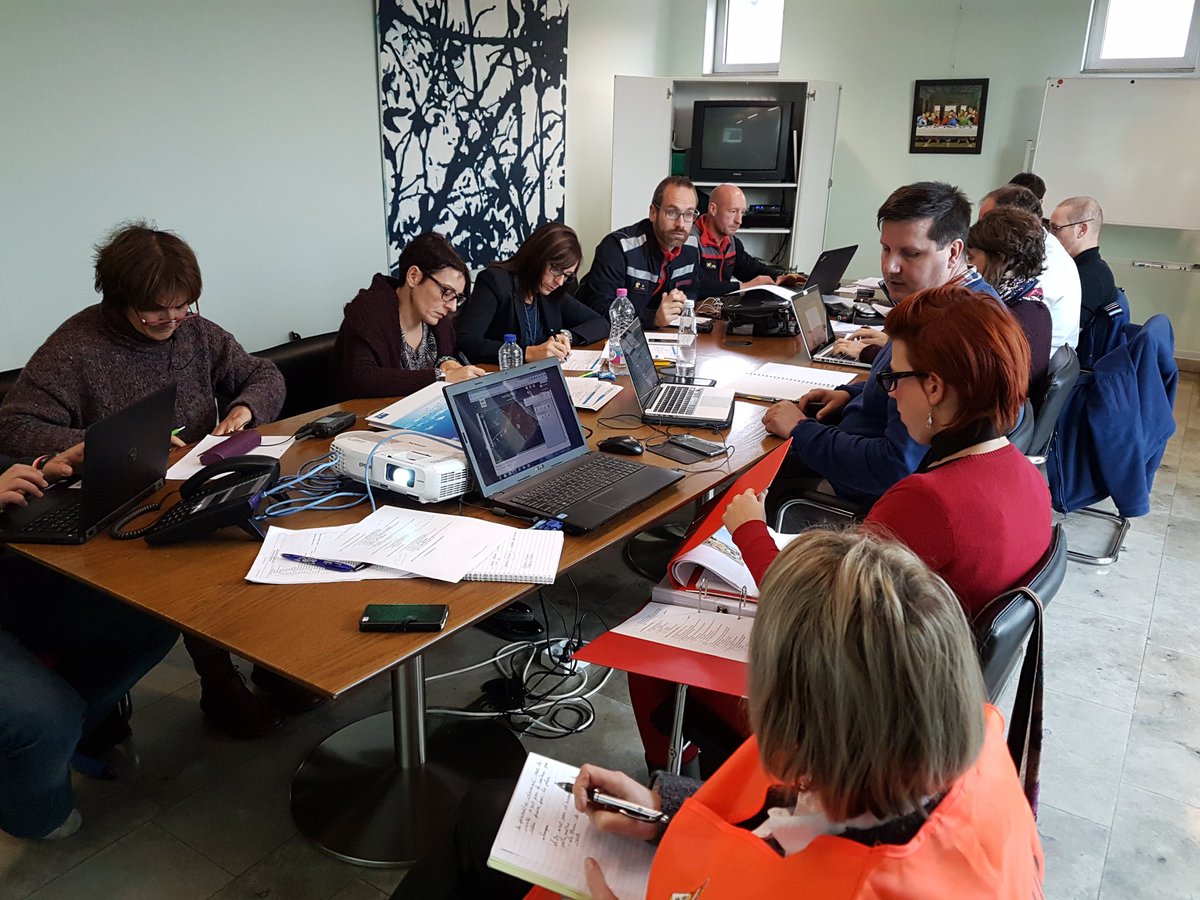 CrisisEngis's tweet photo. Exercice #Seveso PBex17 ce matin à Engis / Test #ICMS #BEAlert (avec Service #planu du @GouverneurLiege) #Gescrise https://t.co/uIyjIoxGsw