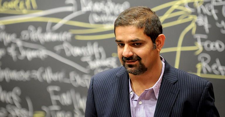 HarvardHBS's tweet photo. "Students need to be ready for an explosion of new business models that are now being created in their industries." @klakhani https://t.co/EkC7XbMCYE https://t.co/F9ObrZsHEV
