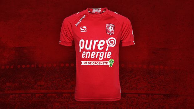 De spelers dragen zaterdag tegen <a href="/scHeerenveen/">sc Heerenveen</a> een speciaal shirt. Trots op onze hoofdsponsor <a href="/PureEnergieNL/">Pure Energie</a>. 👍👍
5x de groenste energieleverancier van Nederland: #KampioenGroen!
 
➡️ bit.ly/2yYVD2B
#⃣ #fctwente #twehee