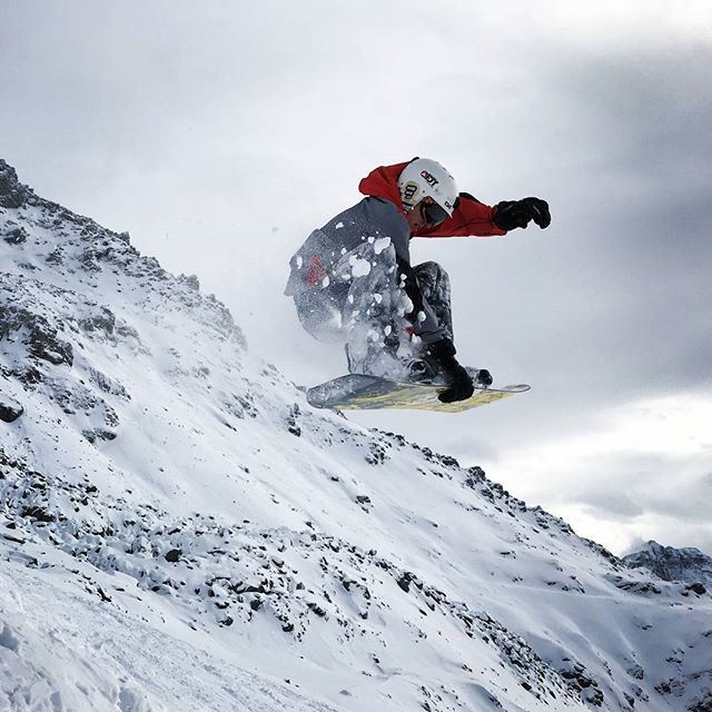 backsideverbier's tweet photo. Season opening avec le team Backside et sur la photo Thomas Schlichting , c'était dimanche!
📸:@photography_by_floflaflo
#backsideverbier #backsideteam #backsideshop @backside.verbier @thomasschlichting17 https://t.co/e2OkOFe1xC