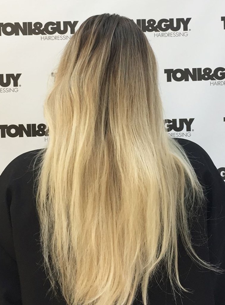 TGWoking's tweet photo. #transformationtuesday with this before and after by @k__conner from @toniguyqueen.  Beautiful bright blonde waves complete with babylights and balayage #toniandguyworld #blonde #balayage #toniandguystyle https://t.co/7v50Qwdd42