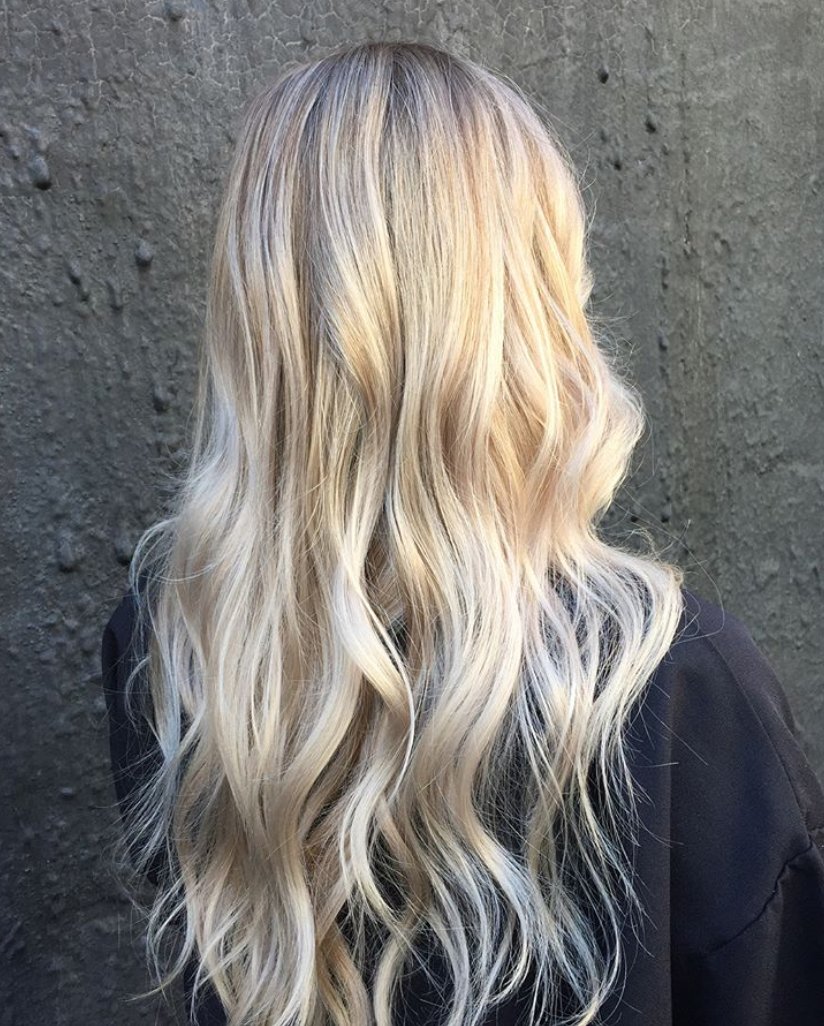 TGWoking's tweet photo. #transformationtuesday with this before and after by @k__conner from @toniguyqueen.  Beautiful bright blonde waves complete with babylights and balayage #toniandguyworld #blonde #balayage #toniandguystyle https://t.co/7v50Qwdd42