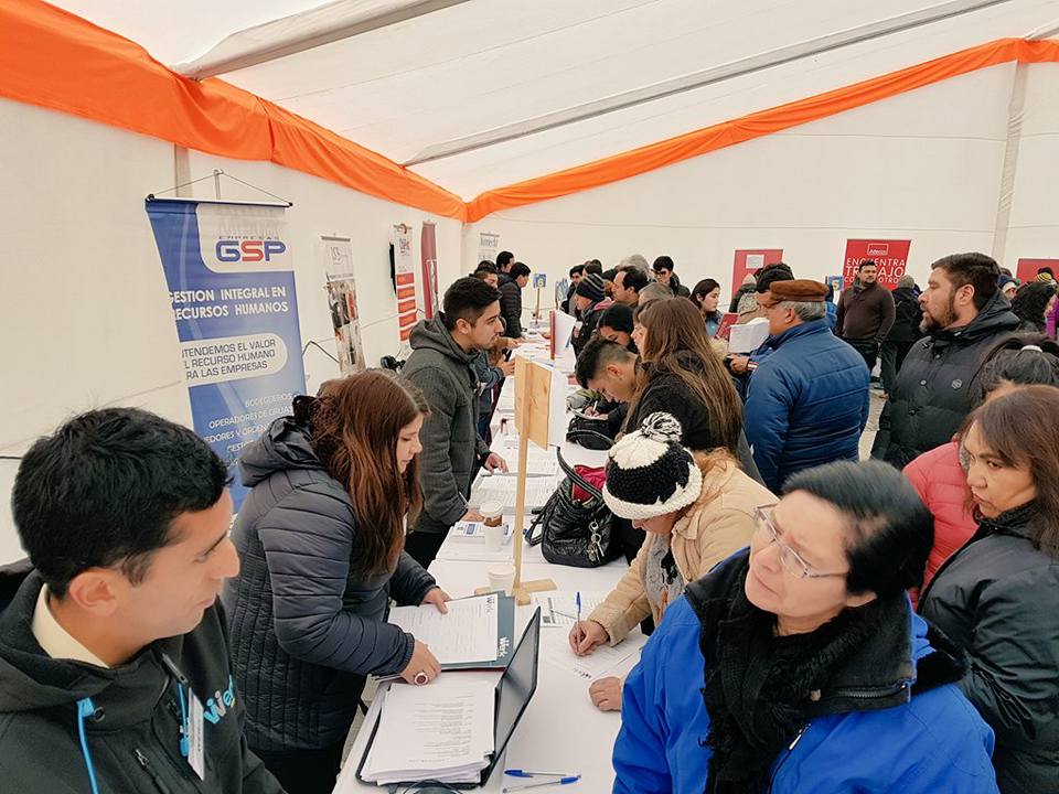 germancodina's tweet photo. Si andas buscando o quieres cambiarte de trabajo, este jueves puede haber buenas oportunidades. Visita la #ExpoEmpleo @AIEP @mpuentealto y postula a una de las 2.500 ofertas laborales que habrá a disposición de los puentealtinos. https://t.co/KXw0iinj18