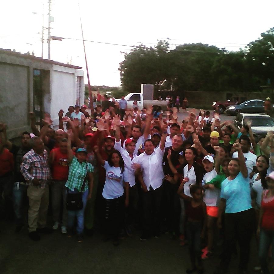 JuventudPSUV07's tweet photo. Rt. @Argenislealpsuv Continuamos nuestro despliegue para garantizar la victoria del Pueblo de Colina este próximo 10D.
#LealAColina
@vclarkb https://t.co/12W7yLwk3m