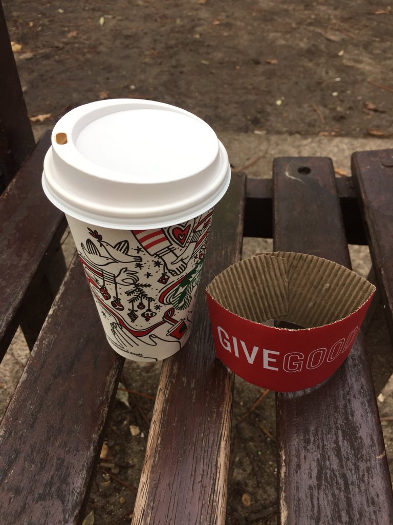 Vegas_Princess_'s tweet photo. Even on a cold and grey afternoon in West London, I’m ready to support and fight for my ship #Jaspenor #DoItForTheRoyals #TheRoyals @TheRoyalsOnE @e_entertainment @LionsgateTV #NoDirtySoyLatte https://t.co/axirc91hCF