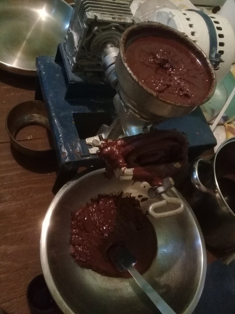 ptopelo's tweet photo. @Leon_FC @KaryLoviu Wowww oreo la mejor cremitaaa el mejor chocolate ee y juntos el mejorrr..Gracias Feliz dia Querido León.. Querida Kary..en ésto ando #Chocolatee https://t.co/vTADcNL39t