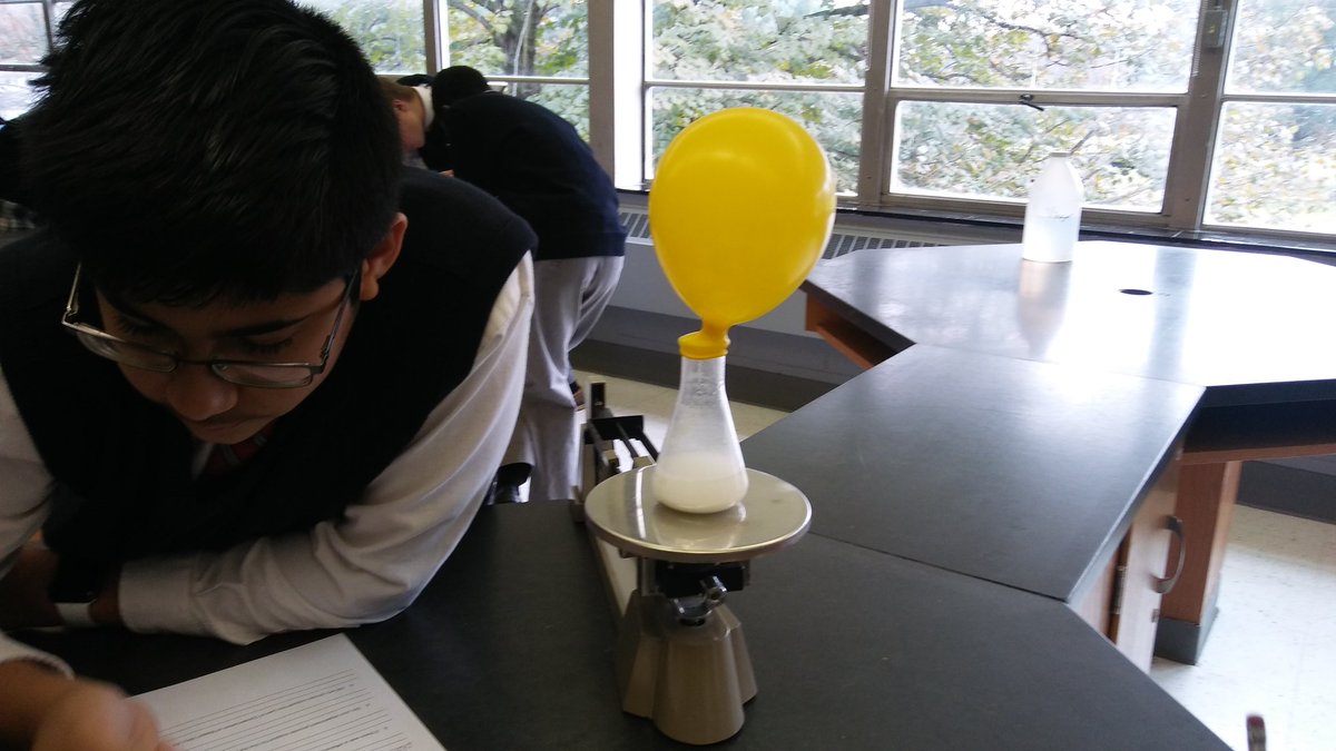 MrsWStAls's tweet photo. 8th investigates cons of mass in chem changes. #scienceed #NGSS #wearestals #archphilly https://t.co/S3yTsDrOSJ