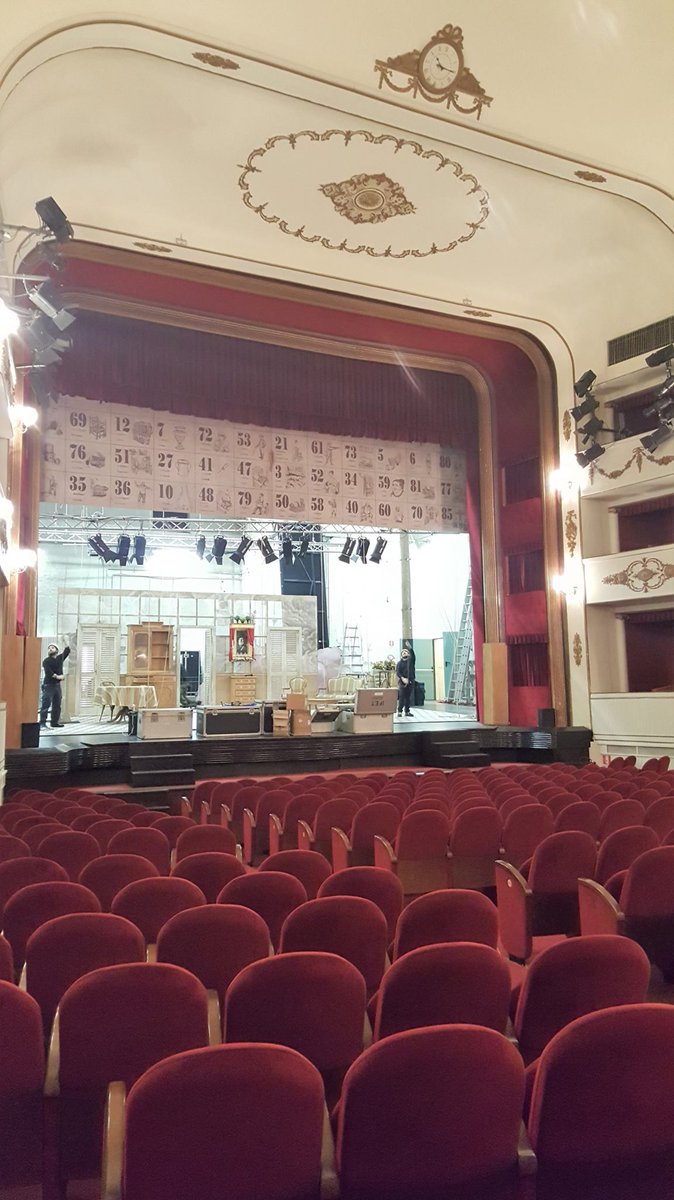 CompagniaLDF's tweet image. Lavori in corso al @TeatroNuovoVerona
Stasera debutta NON TI PAGO di Eduardo, regia Luca De Filippo 
in scena fino a domenica 19 novembre