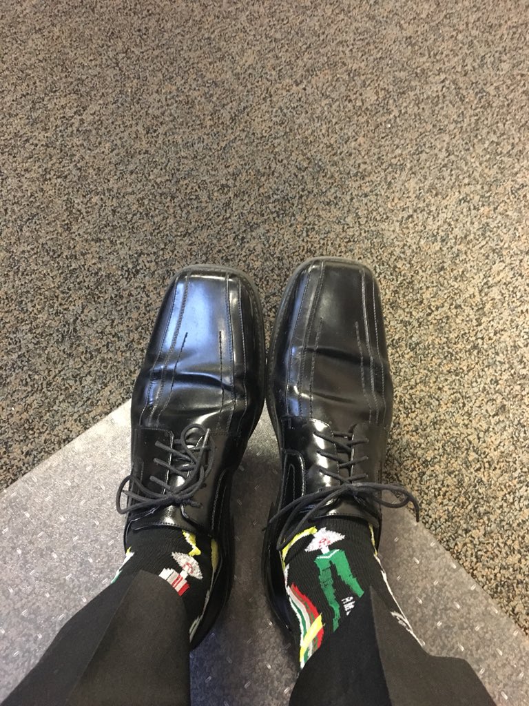 straubg1's tweet photo. @marlan_russ @mieagen @marlan_russ Just a boring day at the office with 2 matching shoes.... #MixMatchShoeGame #NotFeelingCreative https://t.co/NJgeyvmSMj