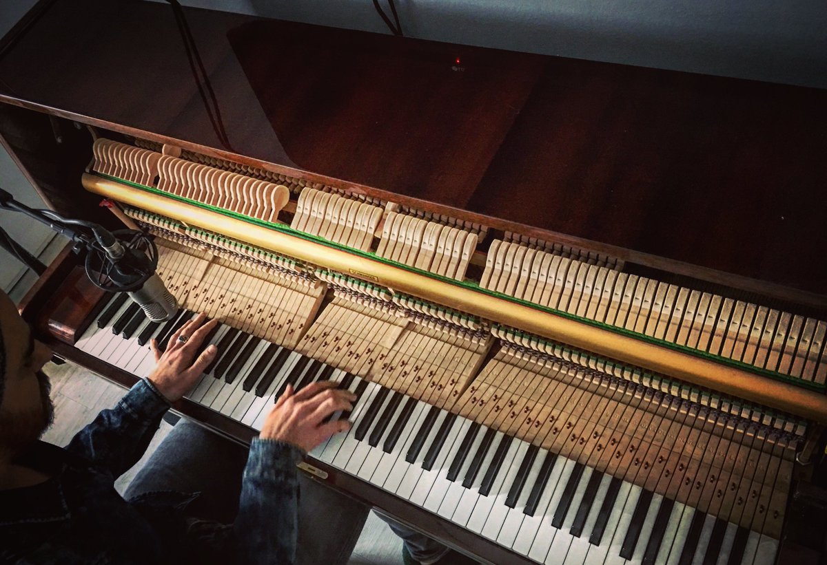 bounce4official's tweet photo. Home experimentation -> 🎹 

#Bounce4 #NewTrack #JaiDesosséMonPiano #Surprise https://t.co/pYzNLeeozd