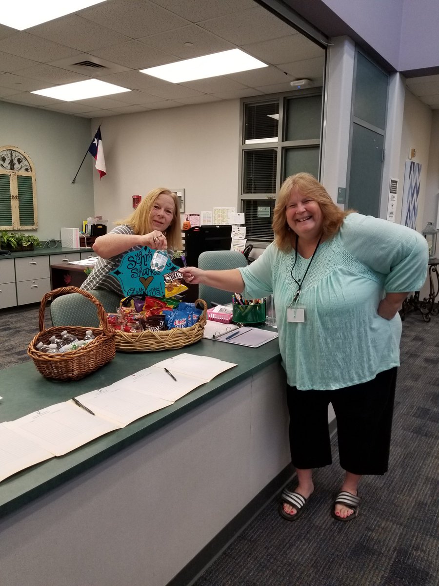 VCashion's tweet photo. Schmalz Elementary loves their subs. #subappreciationweek #sesconnects #buildthelegacy https://t.co/qf6ScEEuW5