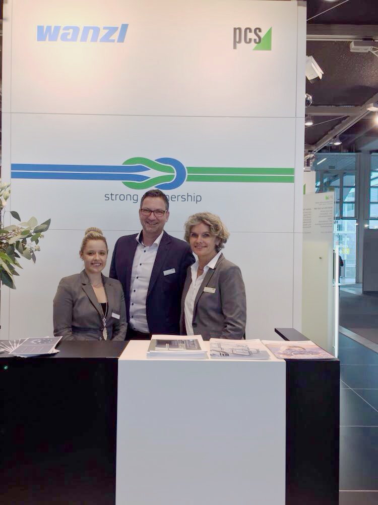 PCS_Muenchen's tweet photo. Gute Stimmung auf der #SicherheitZürich 2017 - strong partnership #Wanzl und #PCSSystemtechnik auf dem gemeinsamen Messestand, vom 14. bis 17. November, Messe Zürich. https://t.co/DnWVIYikHJ