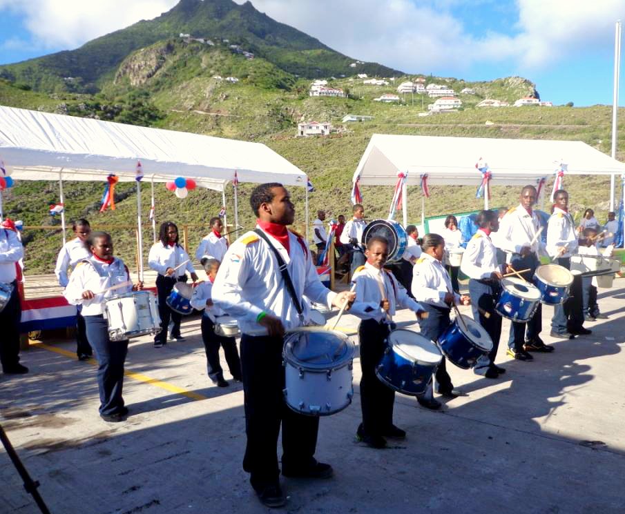 hamaqusan's tweet photo. 5 Day 'My Caribbean Photo Challenge' - Day 2: Caribbean Music
The Drum Band in full force during Saba Day bringing the beat with Mount Scenery in the background ❤️ #CHTAMyCaribbean #CTM2017 #Caribbean #music #TravelTuesday #VisitSaba https://t.co/xepUSSNFG2