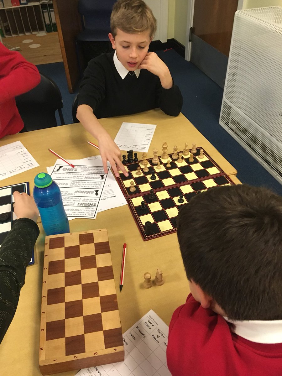 MissMalyon's tweet photo. This afternoon we kicked off our new design and technology topic investigating the history and future of games. #primarytechnology #teamwork https://t.co/dNvTgVLxdV