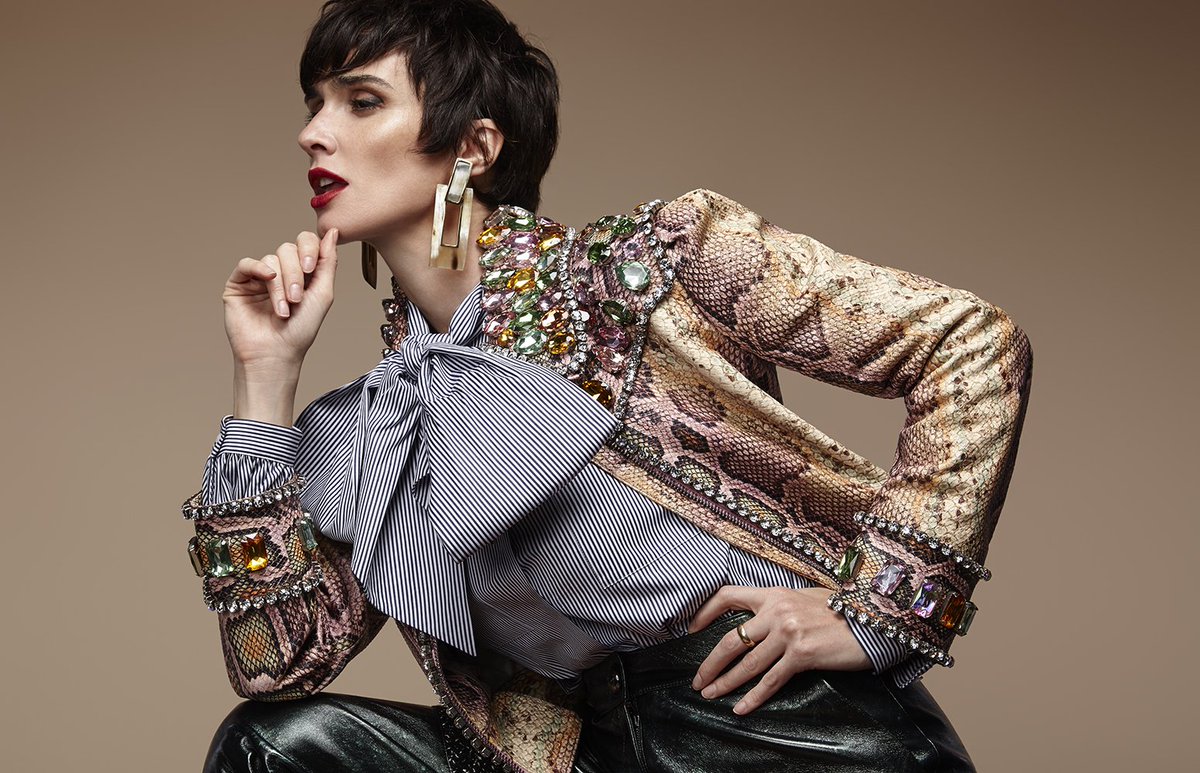 Paz Vega, maravillosa, divina y pacífica, nos habla de sus nuevos proyectos cinematográficos en el nuevo número de Neo2, ya en kioscos. Nos encanta su peinado a lo garçon empoderado para la ocasión por  <a href="/ICON_es/">I.C.O.N. Spain</a> <a href="/ICONProduct/">I.C.O.N. Products</a>