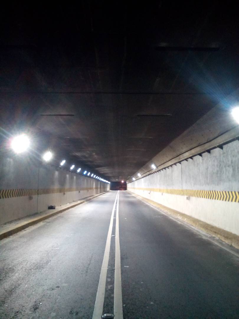 mintransporteve's tweet photo. Gracias a los trabajos de rehabilitación integral realizados por el @MPPTve en la Aut. Caracas-La Guaira, más de 79.000 usuarios podrán trasladarse de forma rápida y segura por esta gran arteria vial
  #TrabajamosParaTi #14Nov #FelizMartes #BonoNavideno https://t.co/OC2fVom3ld