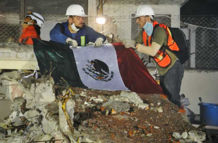 AngryEditorMex's tweet photo. Cómo seguir ayudando a los damnificados por el 19s #FueraMexico https://t.co/7H4JXKxuSx https://t.co/t07t4vL4eS