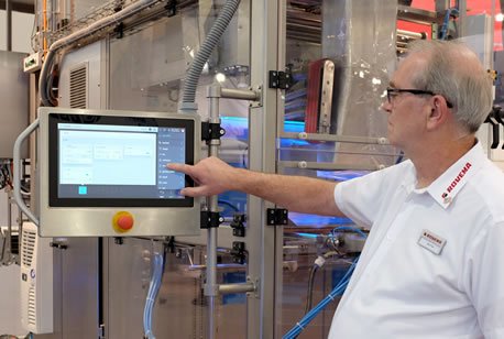 packonline's tweet photo. #Rovema wint Red Dot Award met nieuw #HMI #bedieningspaneel: https://t.co/qUlqkI7F9N @GeertsChristel @reddot https://t.co/hWxCg7DYWR